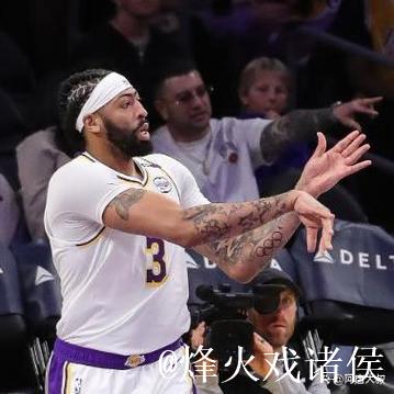 詹姆斯32+7+6力压福克斯31分 湖人险胜国王豪取3连胜